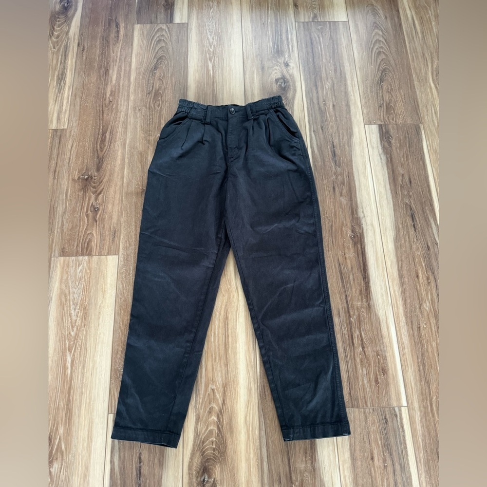 American Eagle women’s stretch pants size 2 short